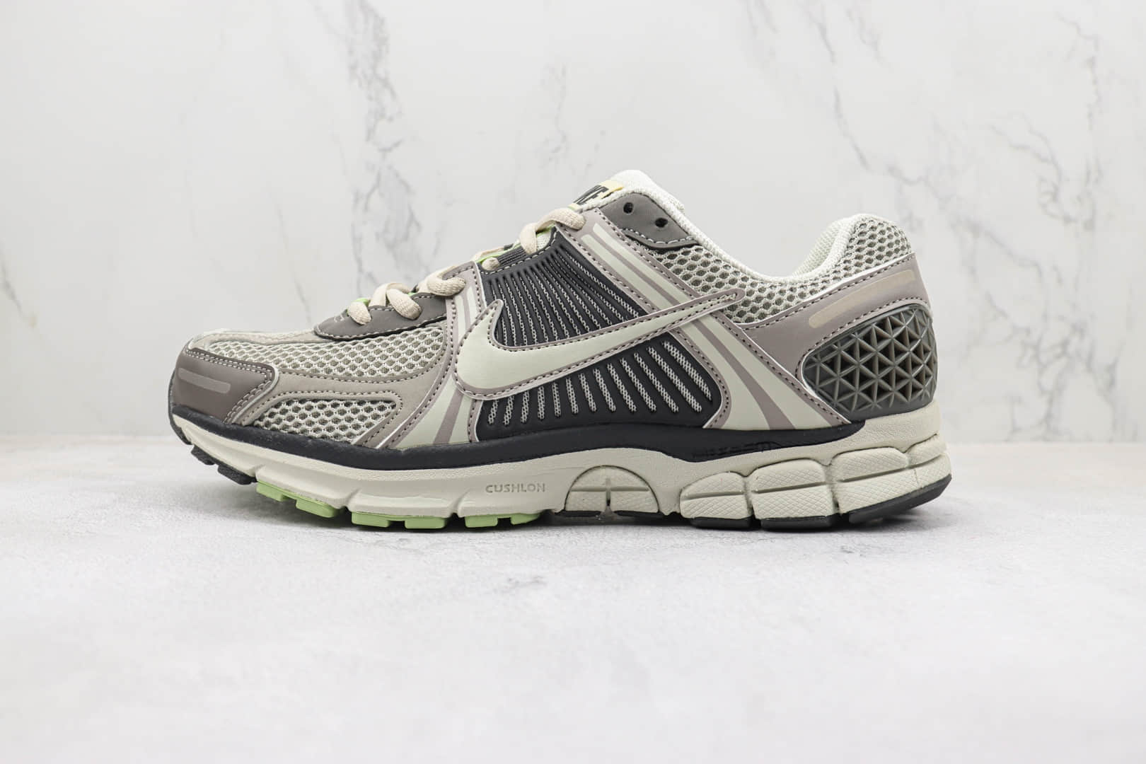 耐克Nike Zoom Vomero 5纯原版本佛莫罗5代灰色复古跑鞋 莆田复刻耐克货源 (ID:96746) - 图片1