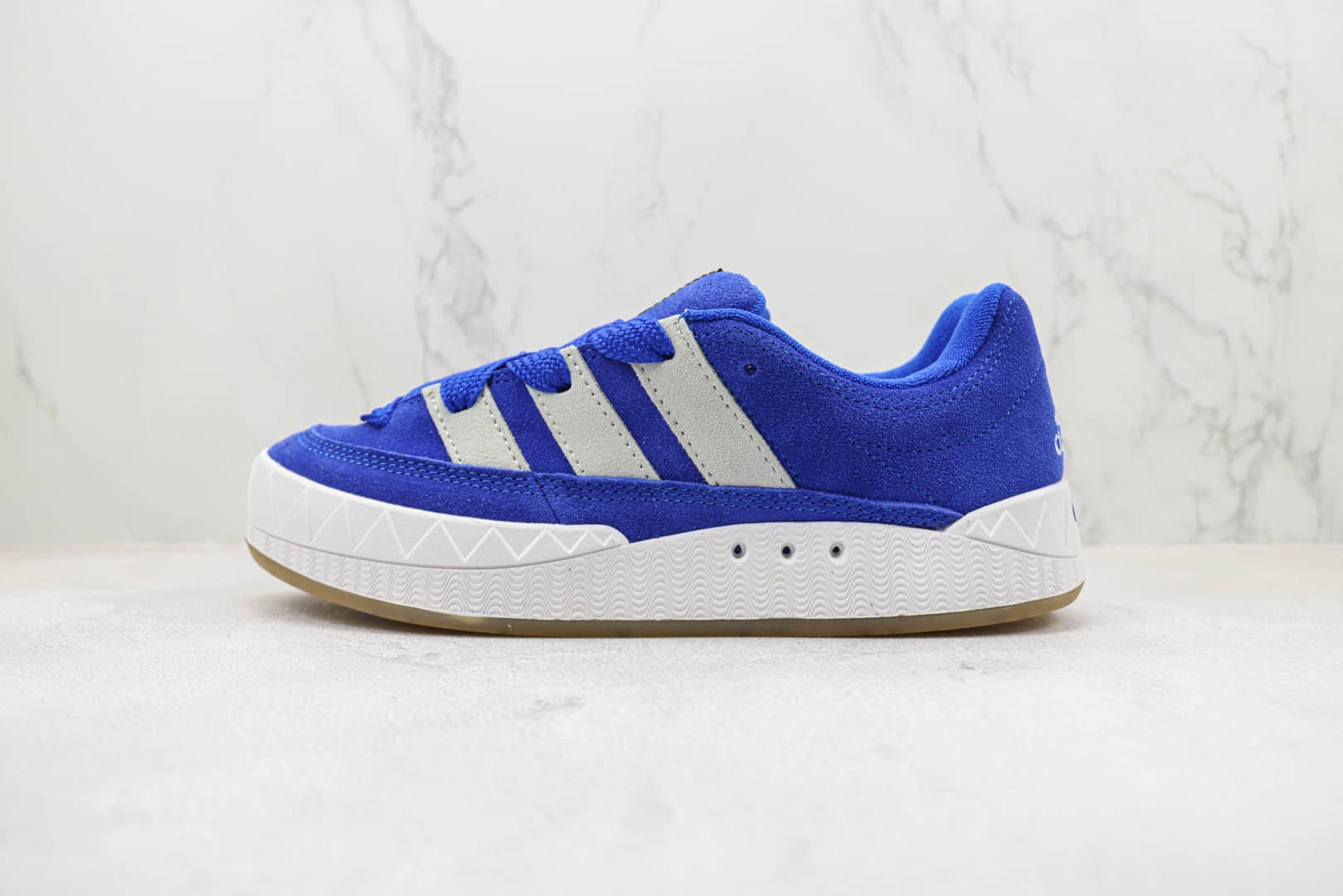 阿迪达斯Human Made x adidas Adimatic纯原版本马蒂奇系列宝蓝色鲨鱼面包鞋 莆田阿迪达斯货源 (ID:96762) - 图片1