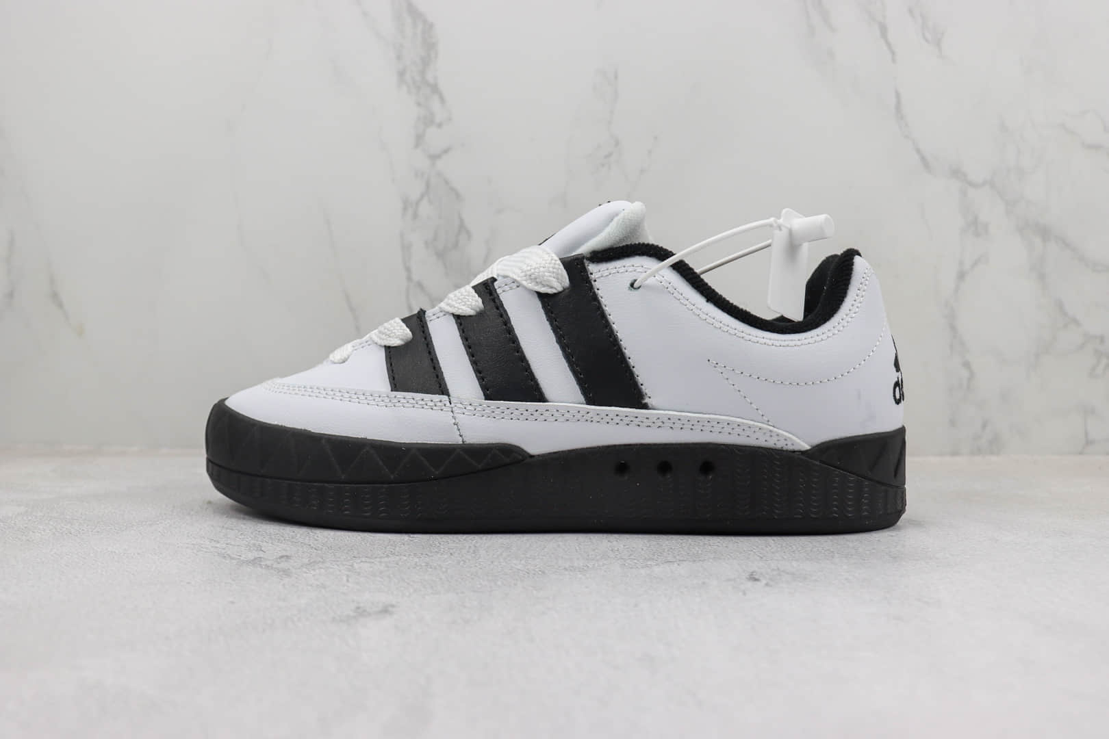 阿迪达斯adidas Originals Adimatic Low纯原版本马蒂奇系列白黑色鲨鱼面包鞋 莆田阿迪达斯货源 (ID:97847) - 图片1