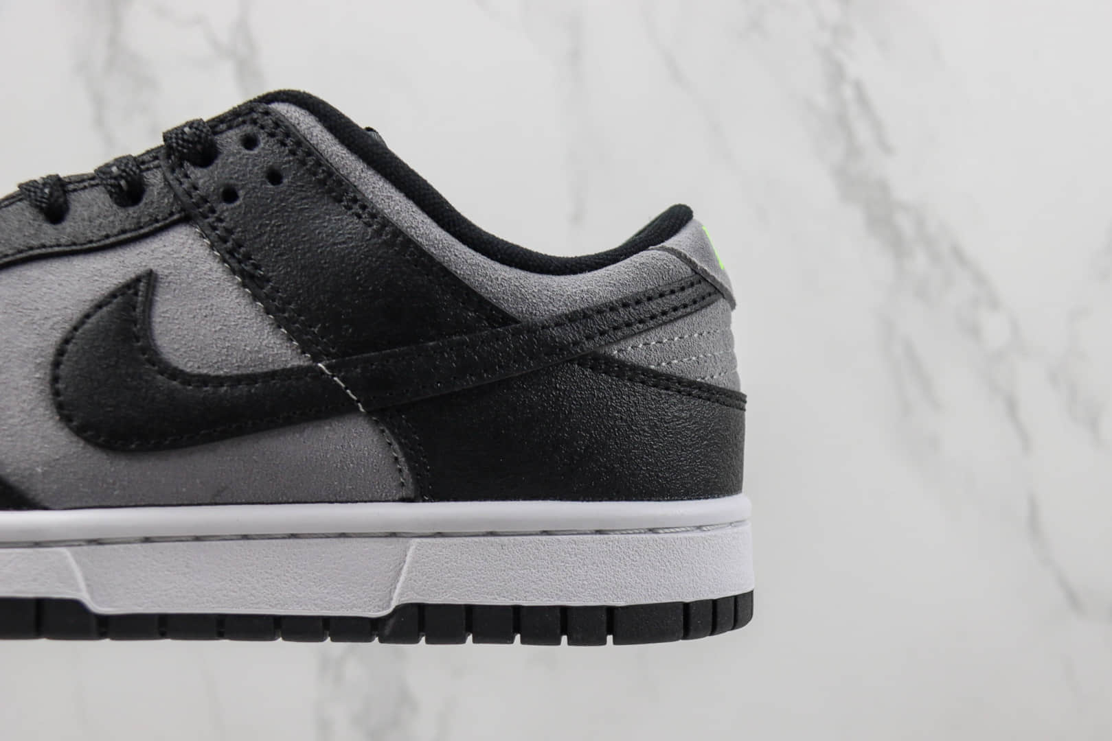 耐克Nike SB Dunk Low纯原版本低帮SB Dunk黑灰小绿勾板鞋 莆田天花板Dunk系列 货号：FQ2205-001