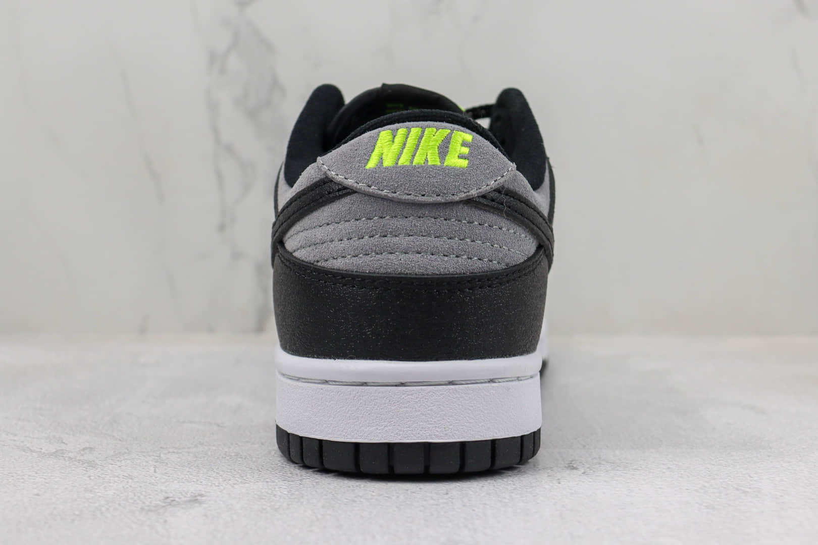 耐克Nike SB Dunk Low纯原版本低帮SB Dunk黑灰小绿勾板鞋 莆田天花板Dunk系列 货号：FQ2205-001