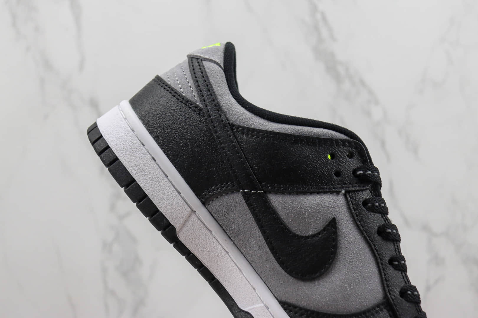 耐克Nike SB Dunk Low纯原版本低帮SB Dunk黑灰小绿勾板鞋 莆田天花板Dunk系列 货号：FQ2205-001