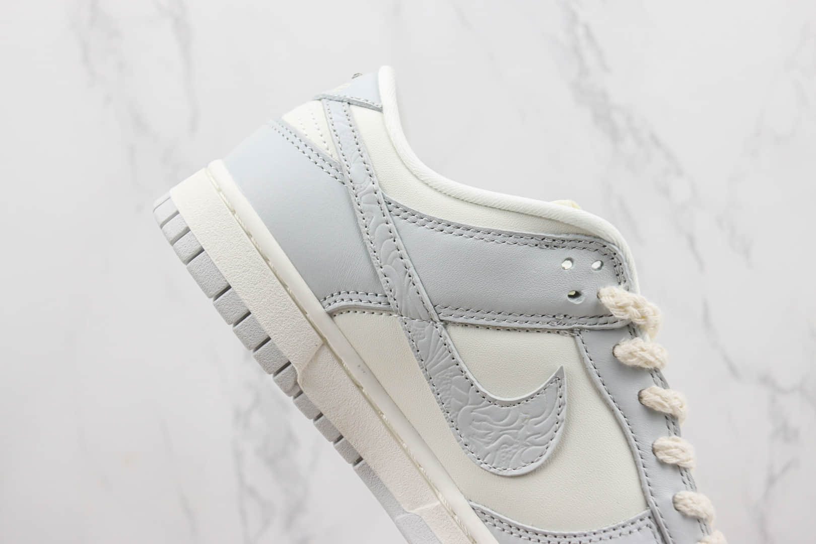 耐克Nike SB Dunk Low纯原版本低帮SB Dunk灰白浮雕板鞋 莆田天花板Dunk系列 货号:FJ4553-133