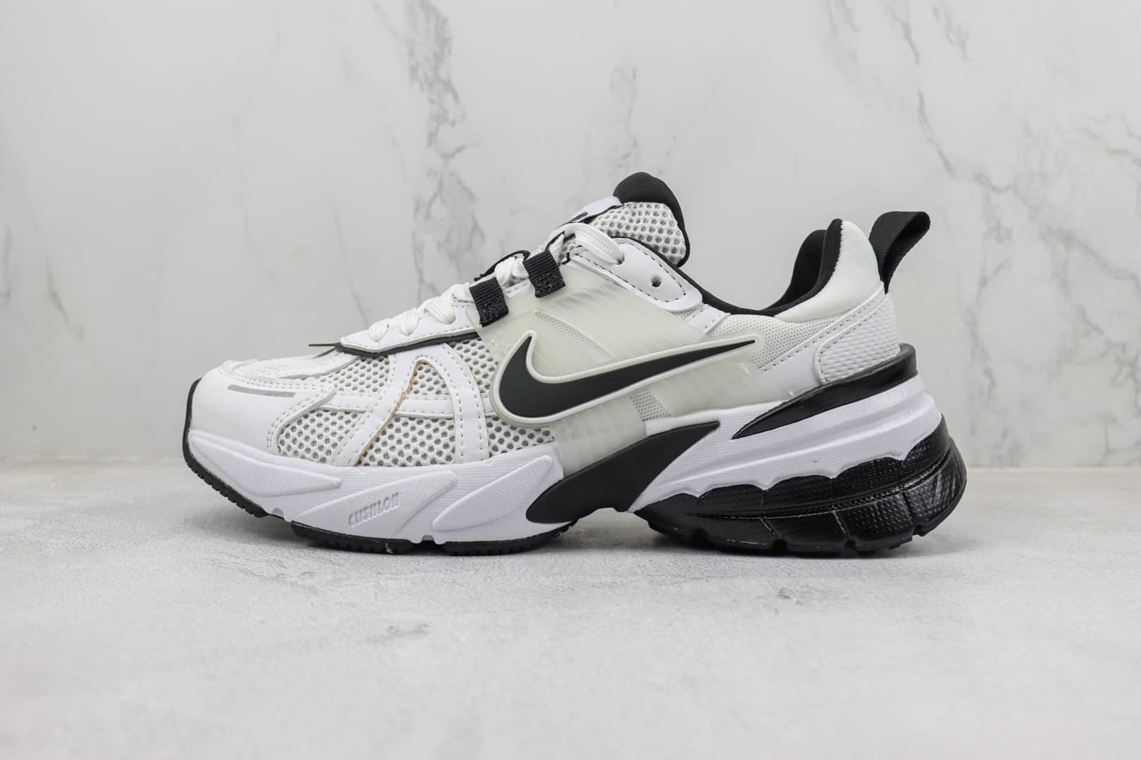 耐克Nike V2K Run Runtekk纯原版本V2K白黑色复古跑鞋 莆田耐克工厂 货号:FD0736-102