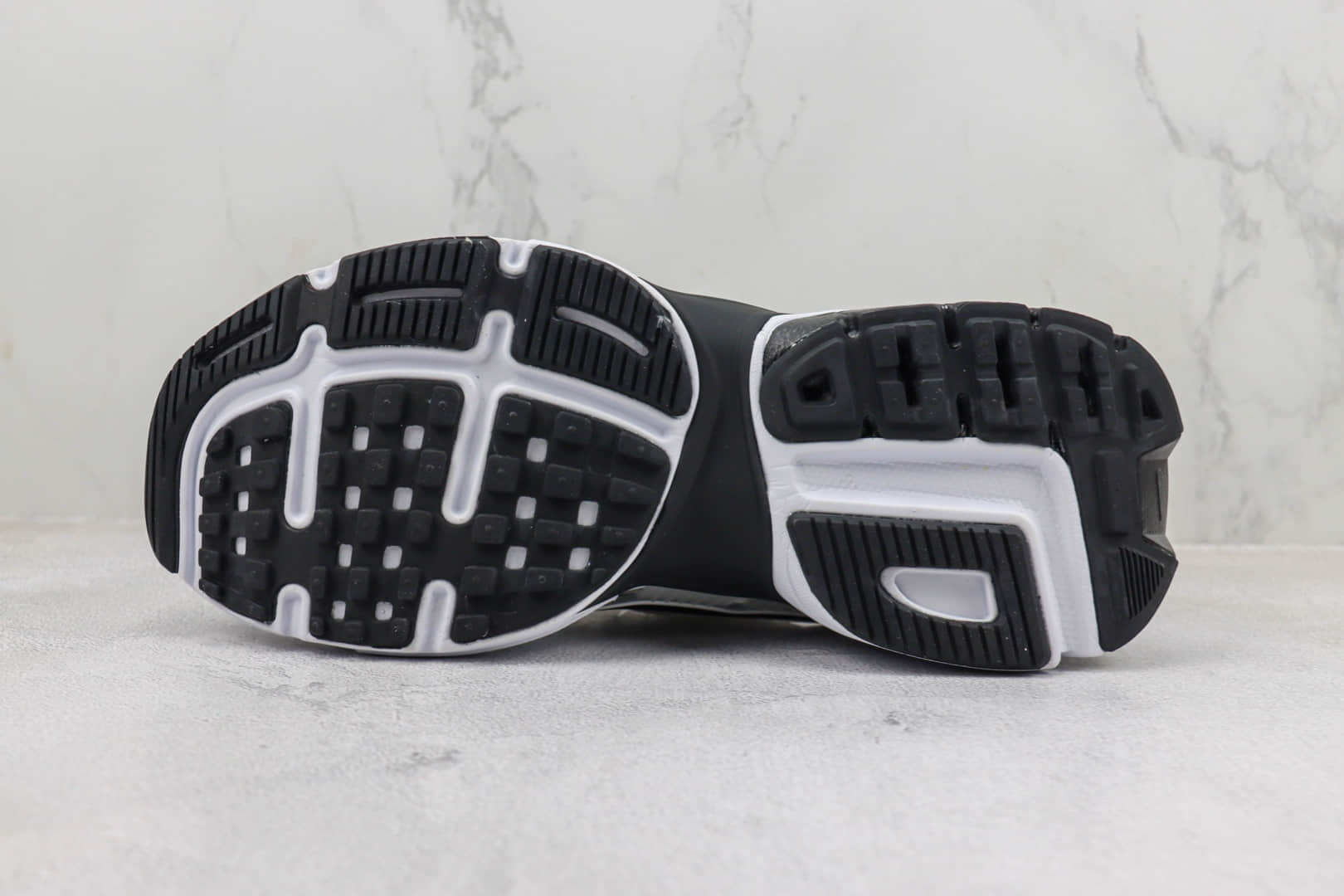 耐克Nike V2K Run Runtekk纯原版本V2K白黑色复古跑鞋 莆田耐克工厂 货号:FD0736-102