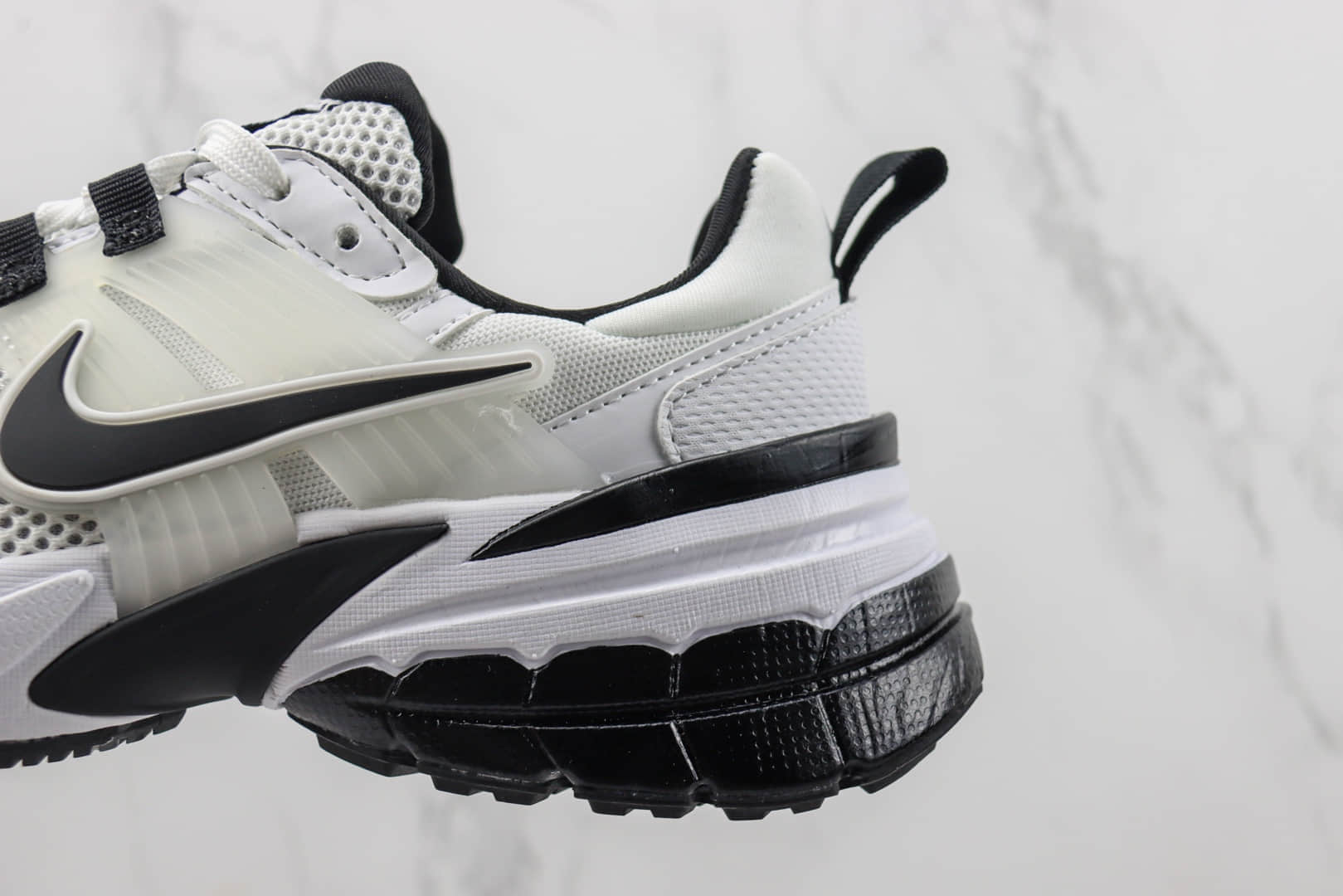 耐克Nike V2K Run Runtekk纯原版本V2K白黑色复古跑鞋 莆田耐克工厂 货号:FD0736-102