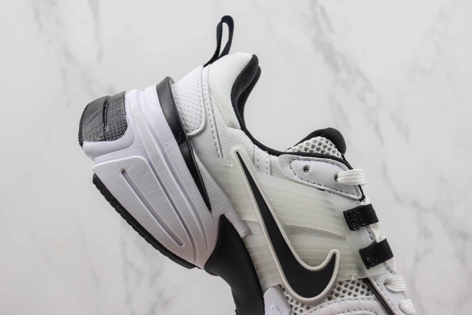 耐克Nike V2K Run Runtekk纯原版本V2K白黑色复古跑鞋 莆田耐克工厂 货号:FD0736-102