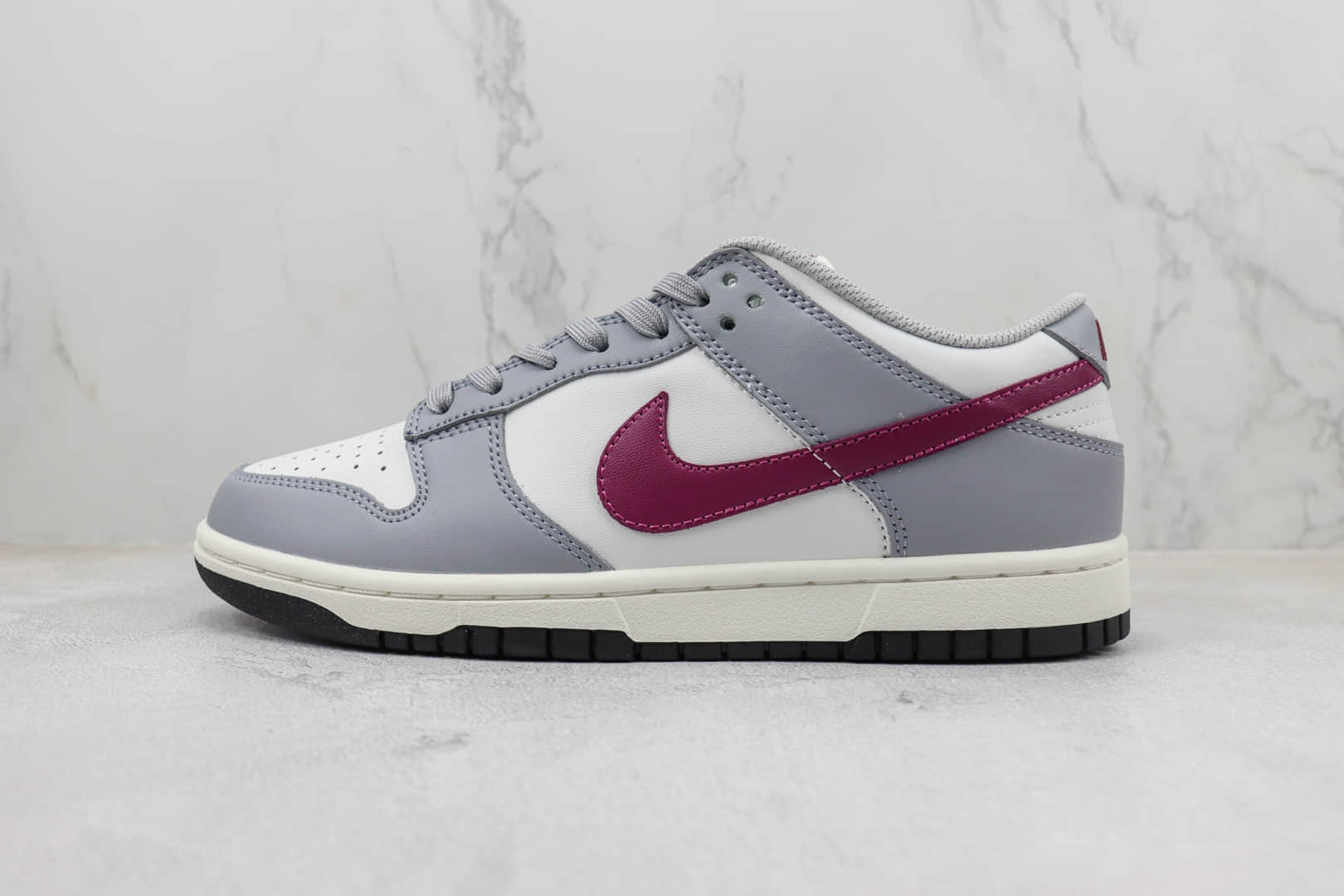 耐克Nike SB Dunk Low纯原版本低帮SB Dunk灰白酒红勾板鞋 莆田耐克货源 (ID:98982) - 图片1