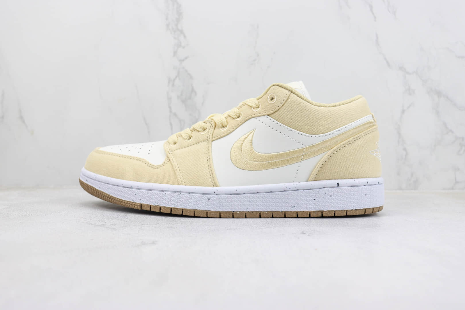 乔丹Air Jordan 1 Low纯原版本低帮AJ1米黄帆布刺绣板鞋 莆田AJ货源 (ID:99611) - 图片1