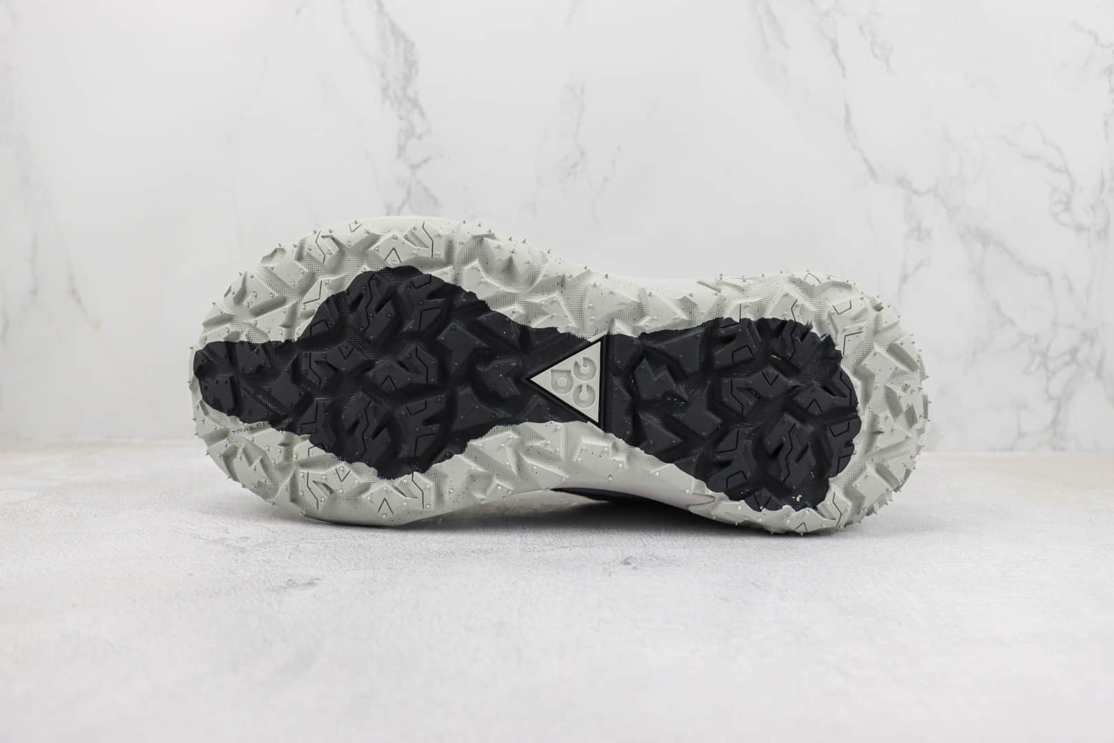 耐克Nike ACG Mountain Fly 2 Low纯原版本山脉2代浅灰色户外登山越野跑鞋 莆田复刻鞋货源 货号:DV7903-003