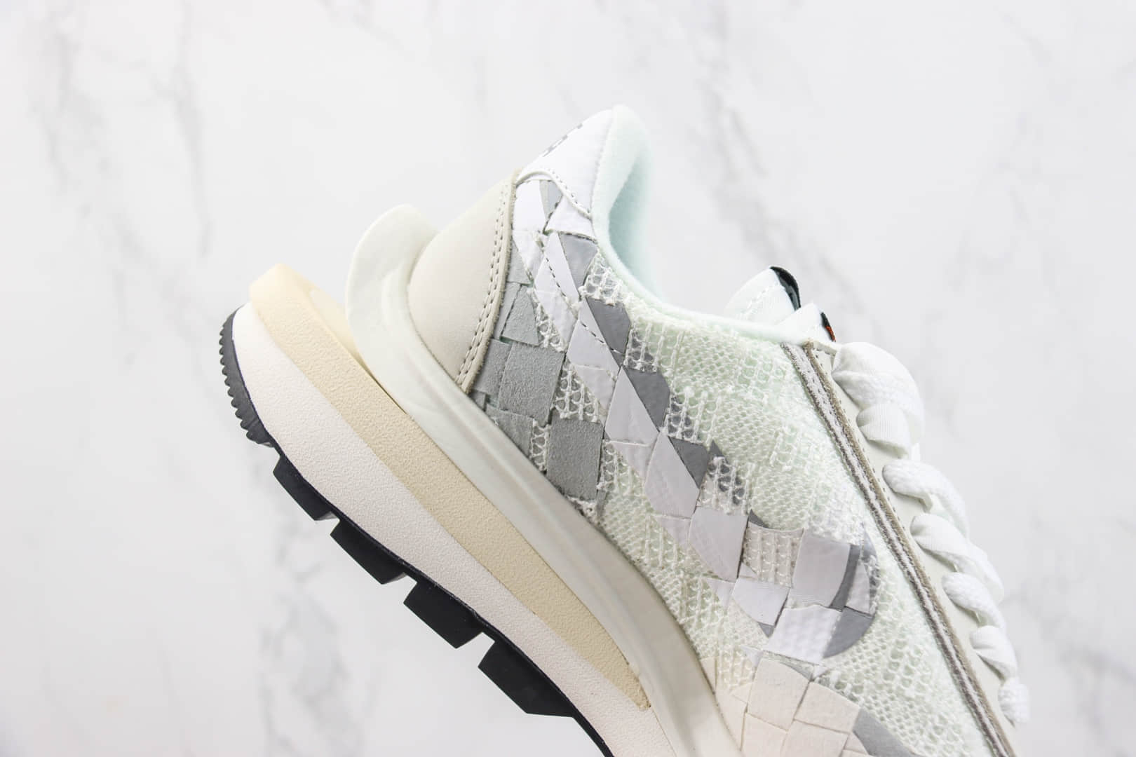 耐克Sacai x Nike Waffe Woven“White”纯原版本Sacai联名白灰棋盘格编织解构华夫鞋 莆田耐克货源 货号:DR5209-100