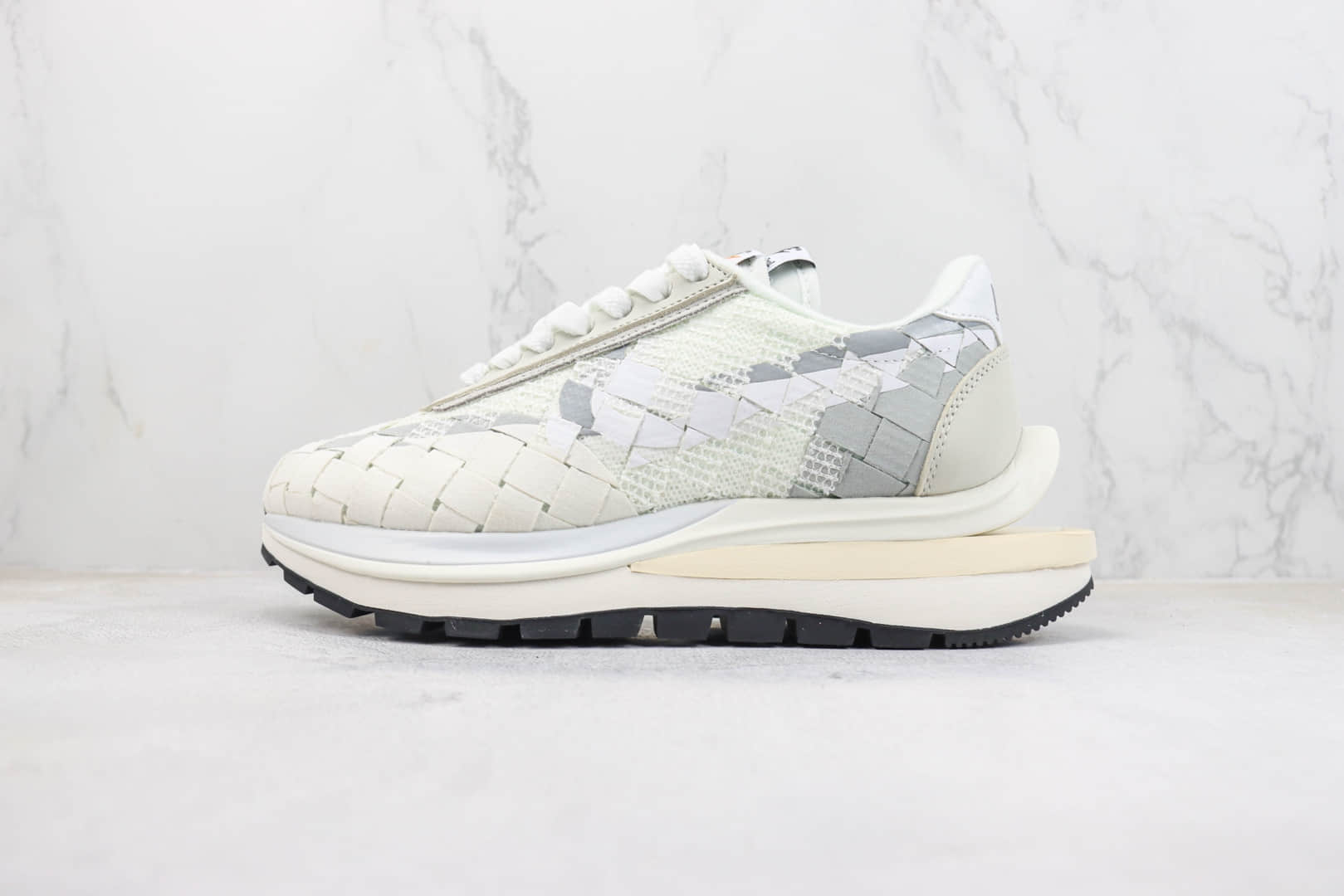 耐克Sacai x Nike Waffe Woven“White”纯原版本Sacai联名白灰棋盘格编织解构华夫鞋 莆田耐克货源 货号:DR5209-100