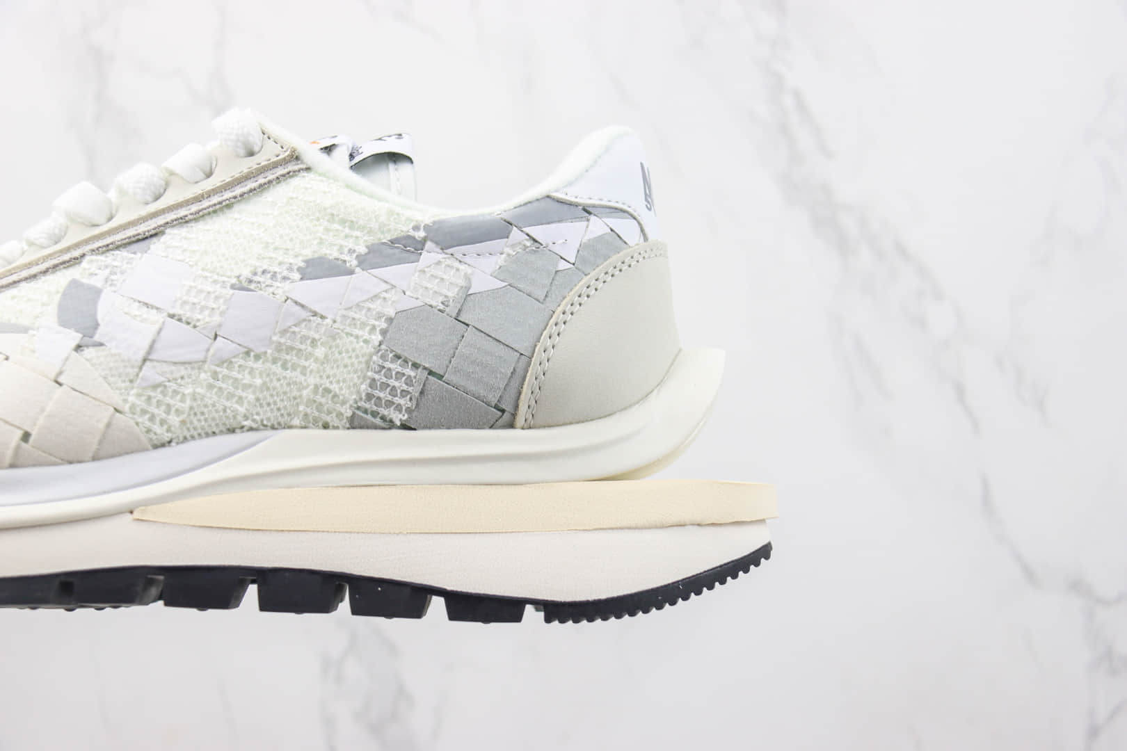 耐克Sacai x Nike Waffe Woven“White”纯原版本Sacai联名白灰棋盘格编织解构华夫鞋 莆田耐克货源 货号:DR5209-100