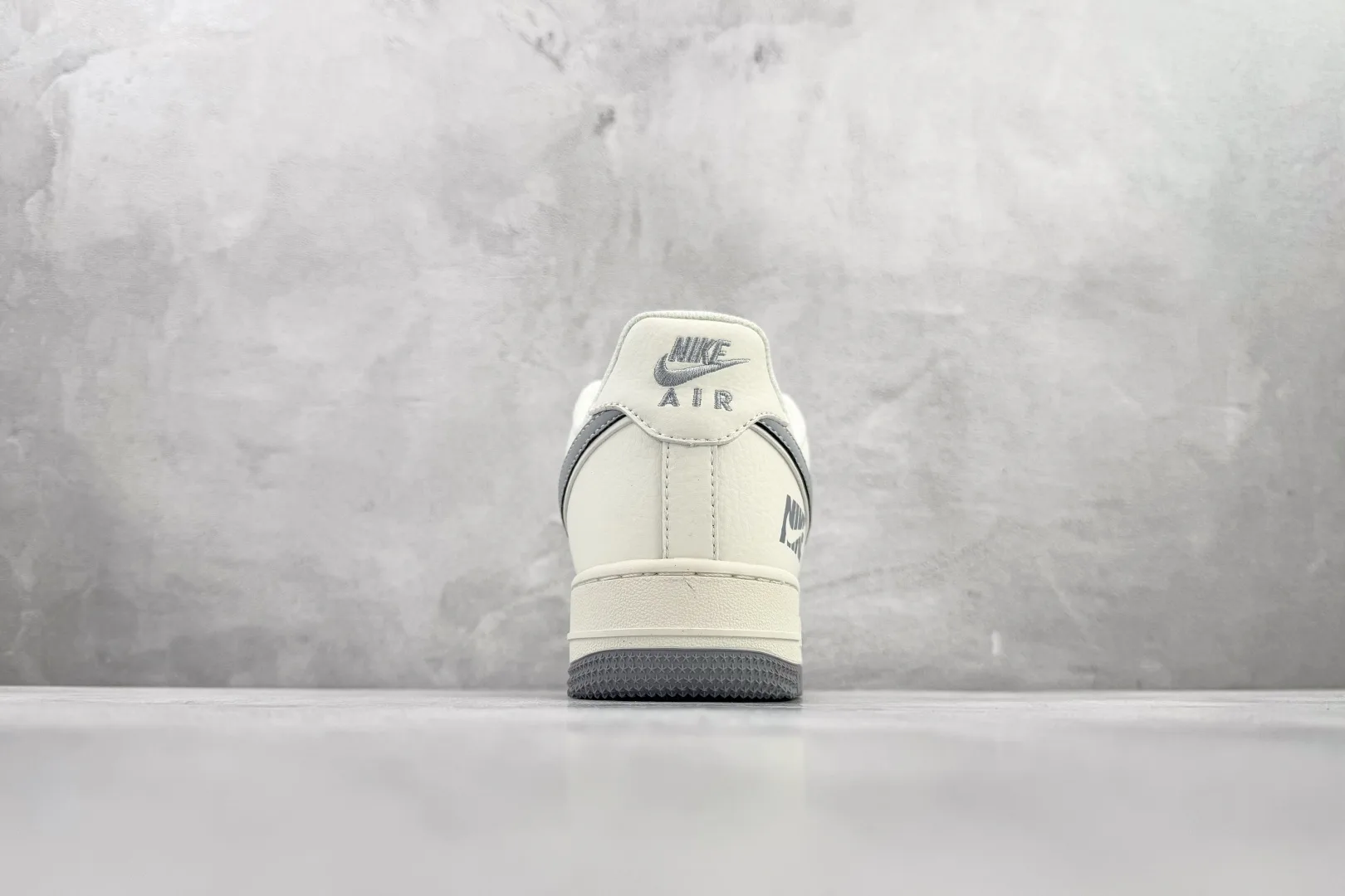 耐克Nike Air Force 1'07 Low纯原版本空军一号AF1米白灰标低帮板鞋 莆田耐克货源 货号:CS5288-042